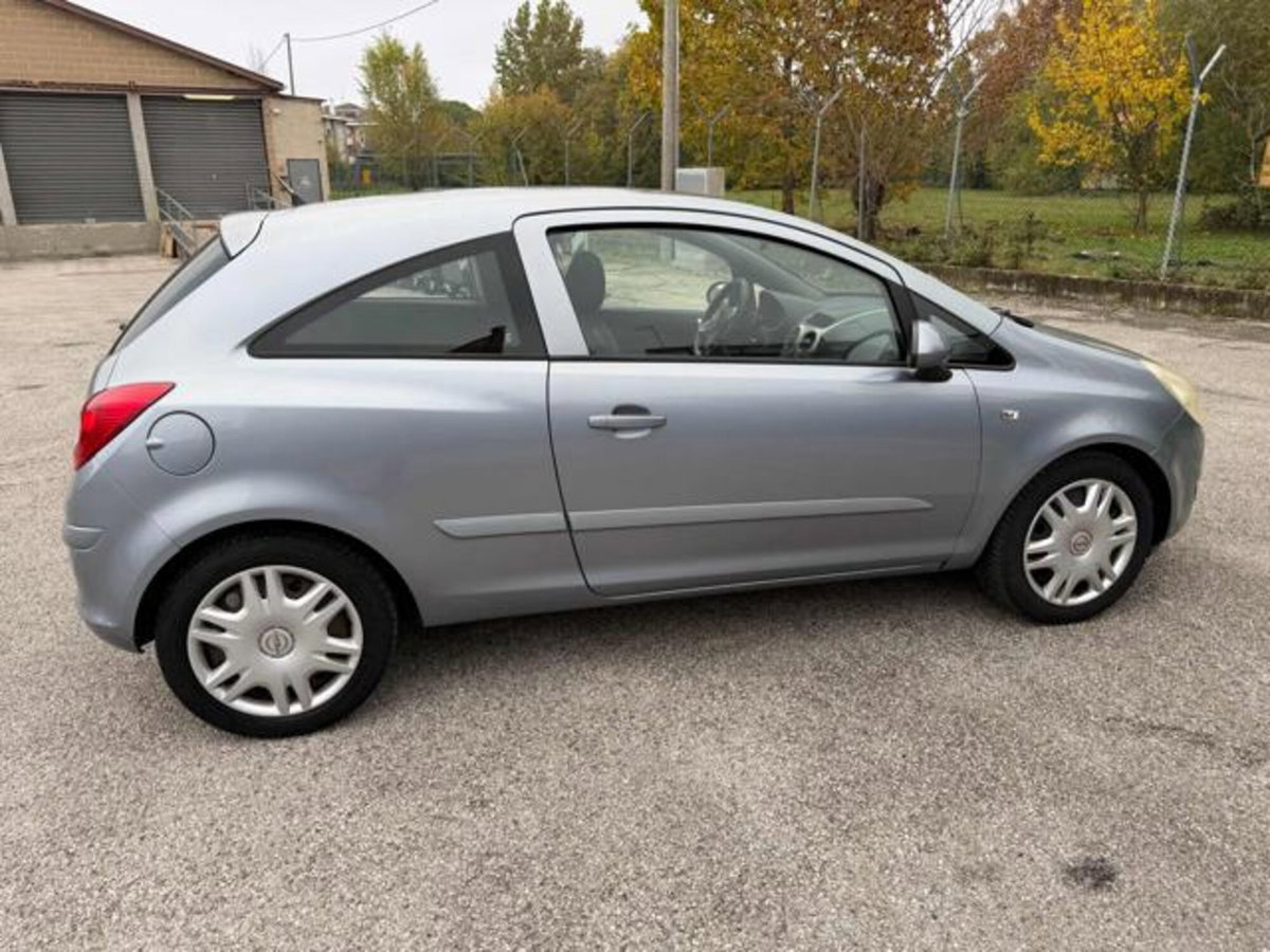 Opel Corsa 1.2 3 porte Sport (12)
