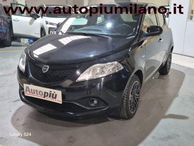 Lancia Ypsilon 1.0 FireFly 5 porte S&S Hybrid Ecochic Gold usata