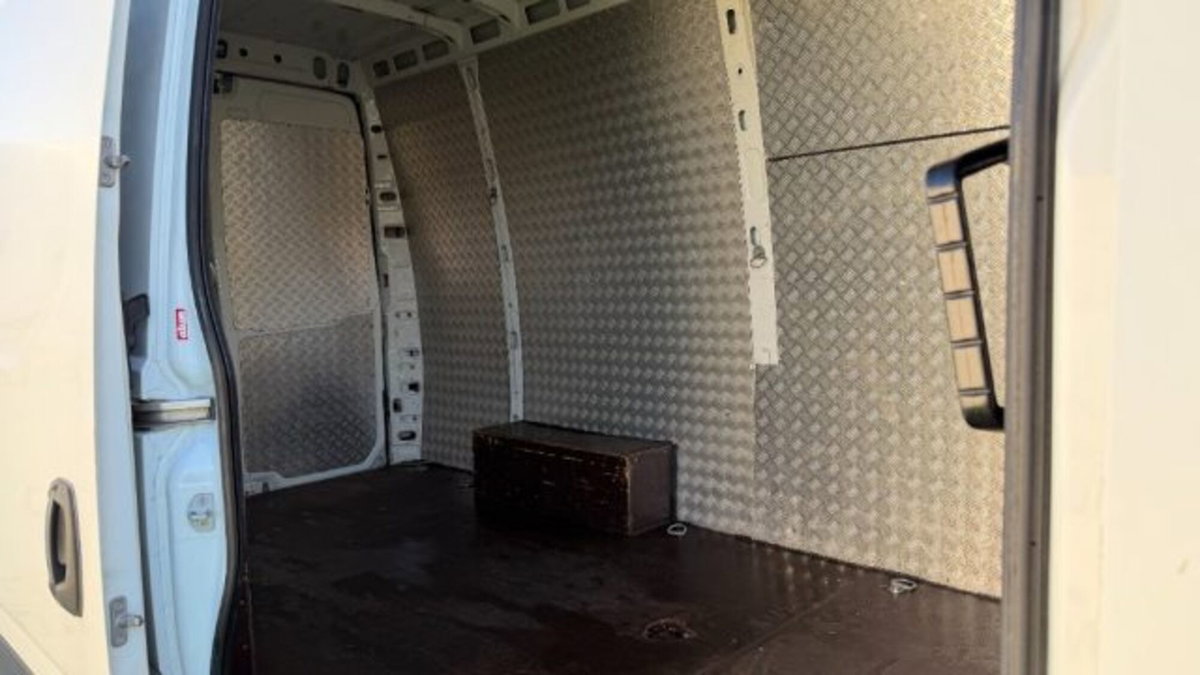 Iveco Daily Telaio 35S14 2.3 HPT PLM Cabinato (4)