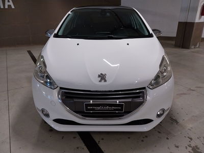 Peugeot 208 e-HDi 92 CV Stop&Start robotizzato 3 porte Allure usata