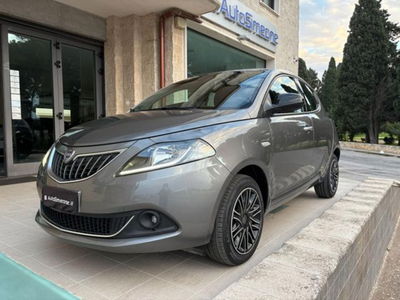 Lancia Ypsilon 1.0 FireFly 5 porte S&S Hybrid Ecochic Gold usata
