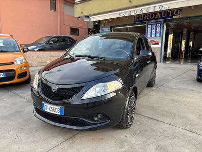 Lancia Ypsilon 1.0 FireFly 5 porte S&S Hybrid Ecochic Gold usata