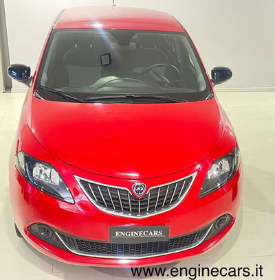Lancia Ypsilon 1.0 FireFly 5 porte S&S Hybrid Ecochic Silver usata