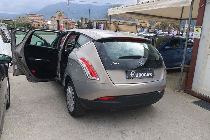 Lancia Delta 1.6 MJT DPF 105 CV Silver