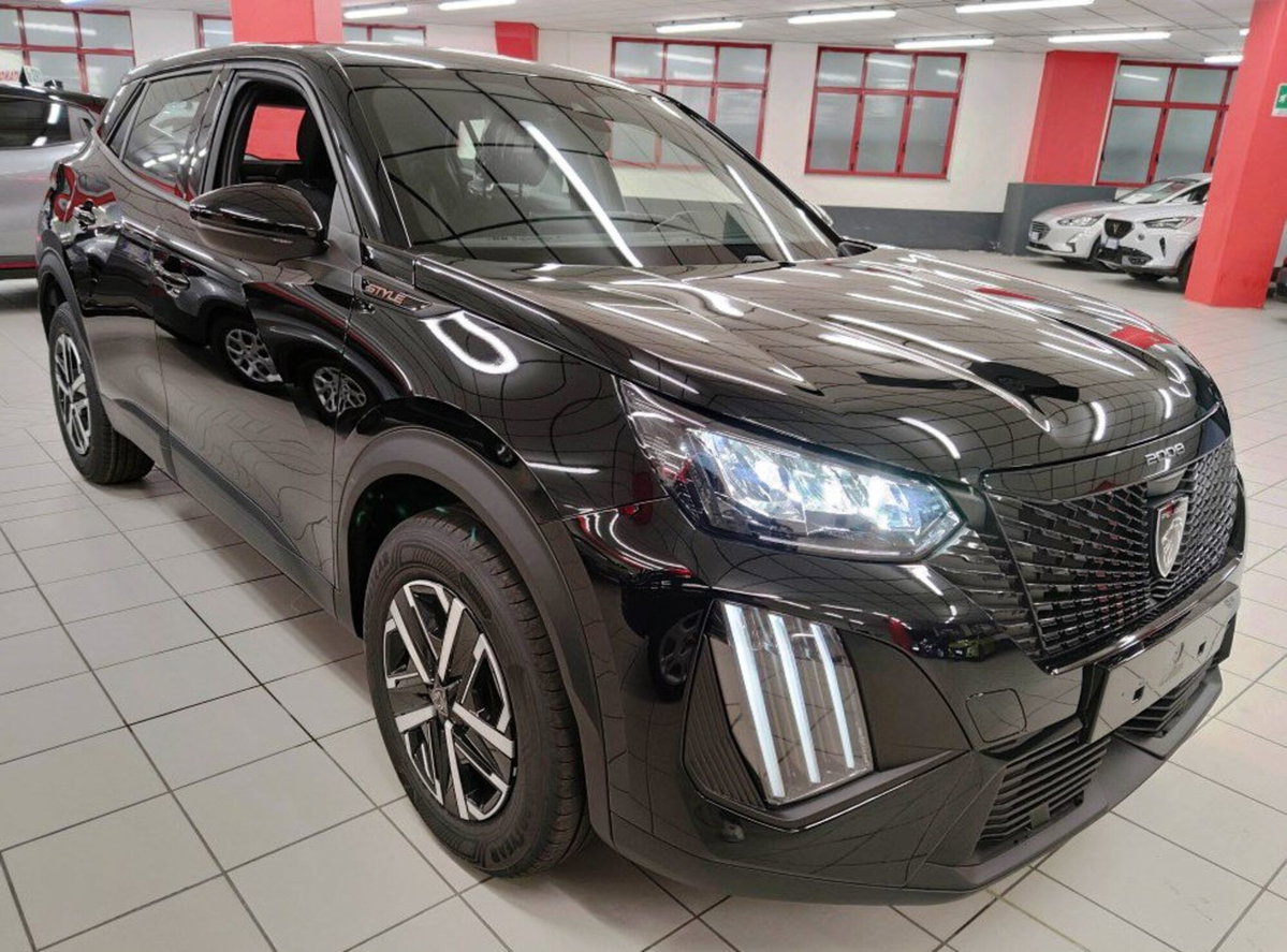 Peugeot 2008 1.2 puretech Active s&s 100cv (3)