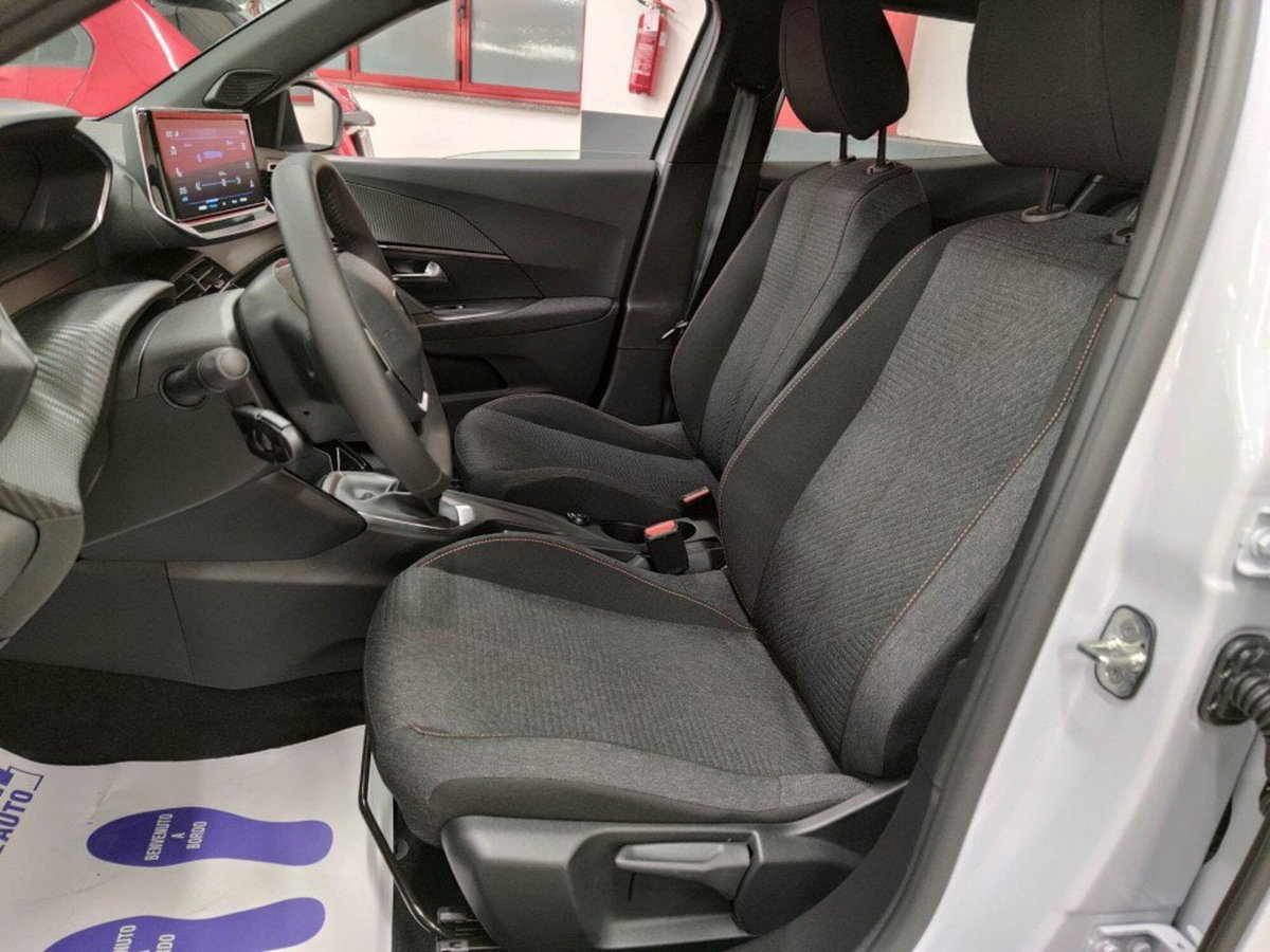 Peugeot 2008 1.2 puretech Active s&s 100cv (13)