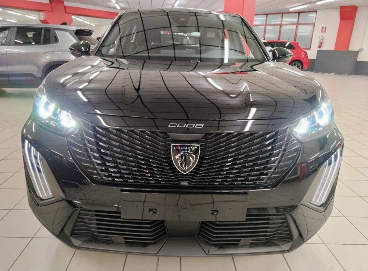Peugeot 2008 1.2 puretech Active s&s 100cv (2)
