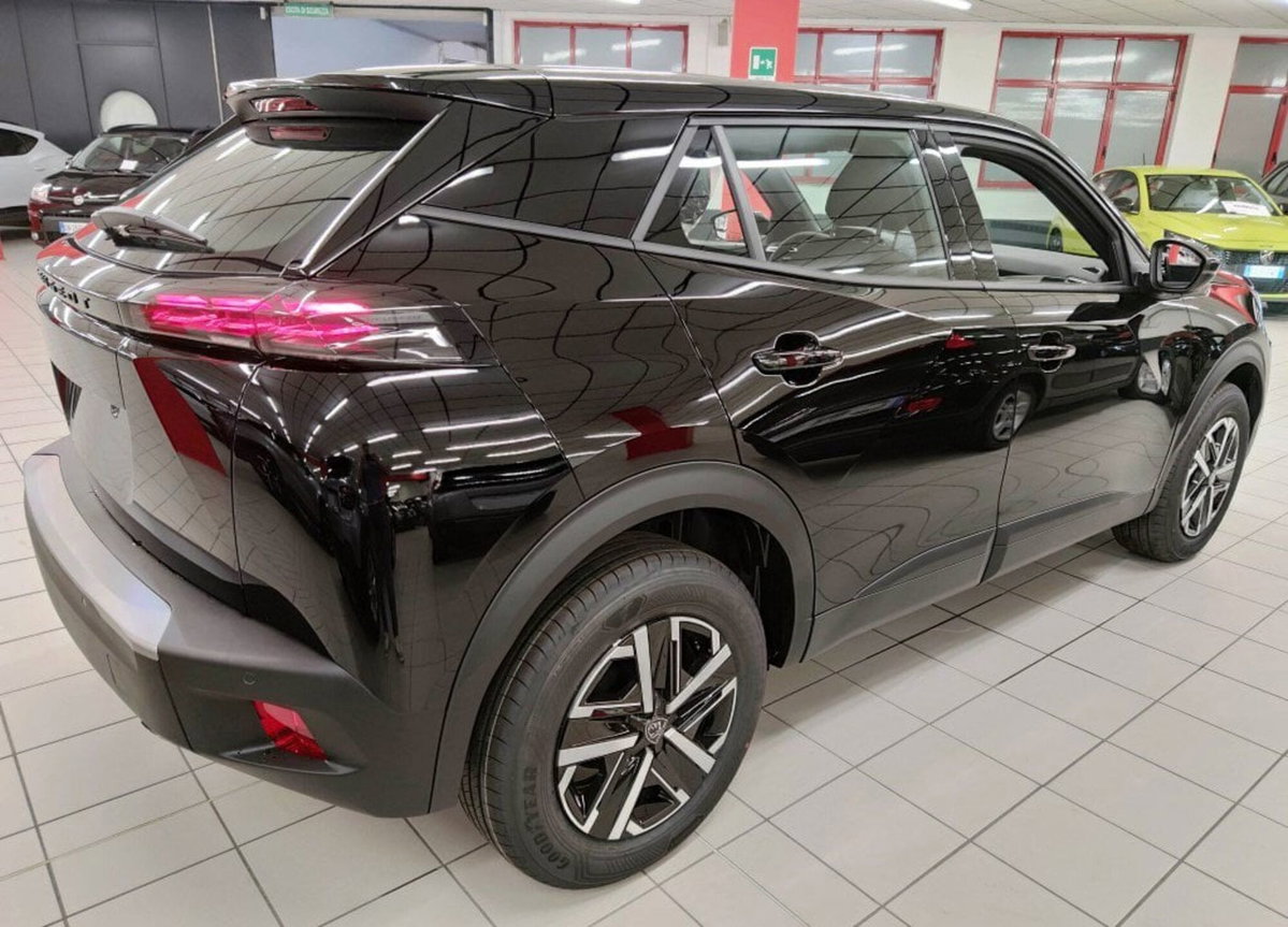 Peugeot 2008 1.2 puretech Active s&s 100cv (4)