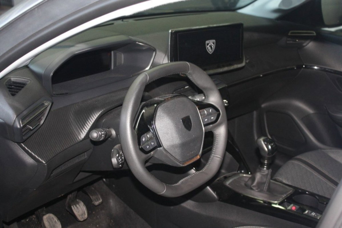 Peugeot 208 PureTech 100 Stop&Start 5 porte Allure (10)