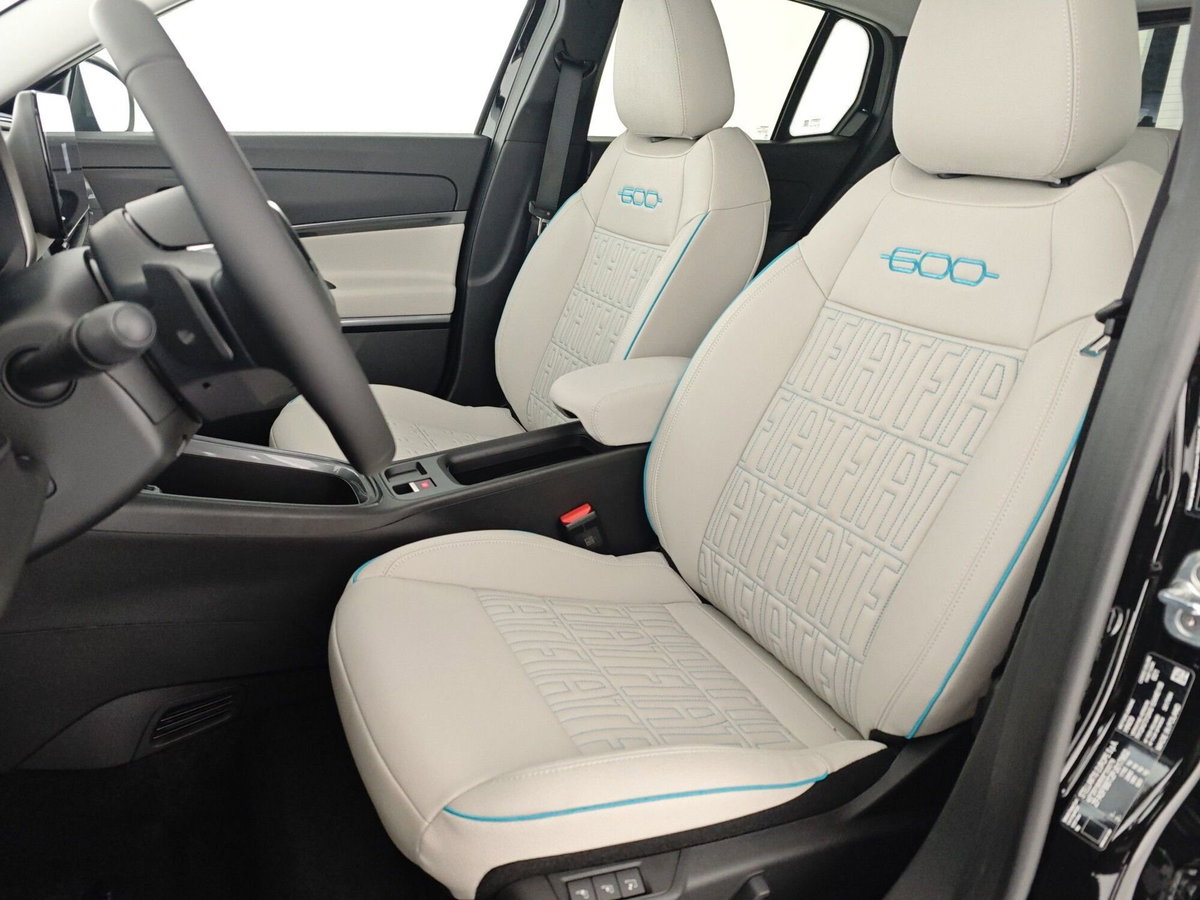 Fiat 600 1.2 hybrid La Prima 110cv auto (10)