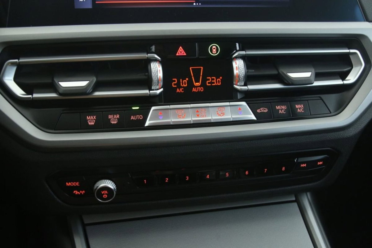 BMW Serie 3 Touring 320d 48V xDrive  Business Advantage (18)