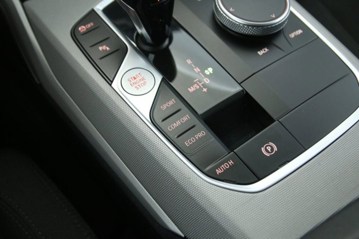 BMW Serie 3 Touring 320d 48V xDrive  Business Advantage (20)
