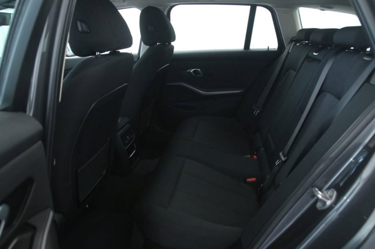 BMW Serie 3 Touring 320d 48V xDrive  Business Advantage (8)