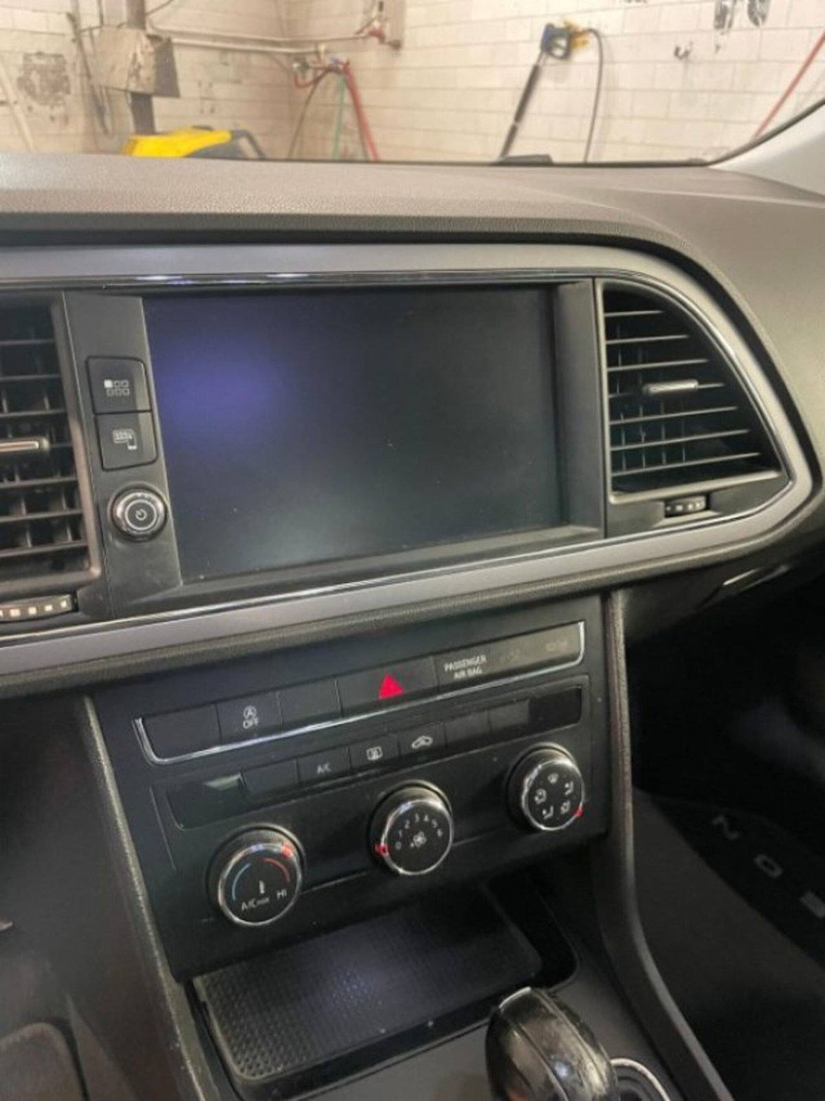 SEAT Leon ST 1.6 TDI 115 CV Business (6)