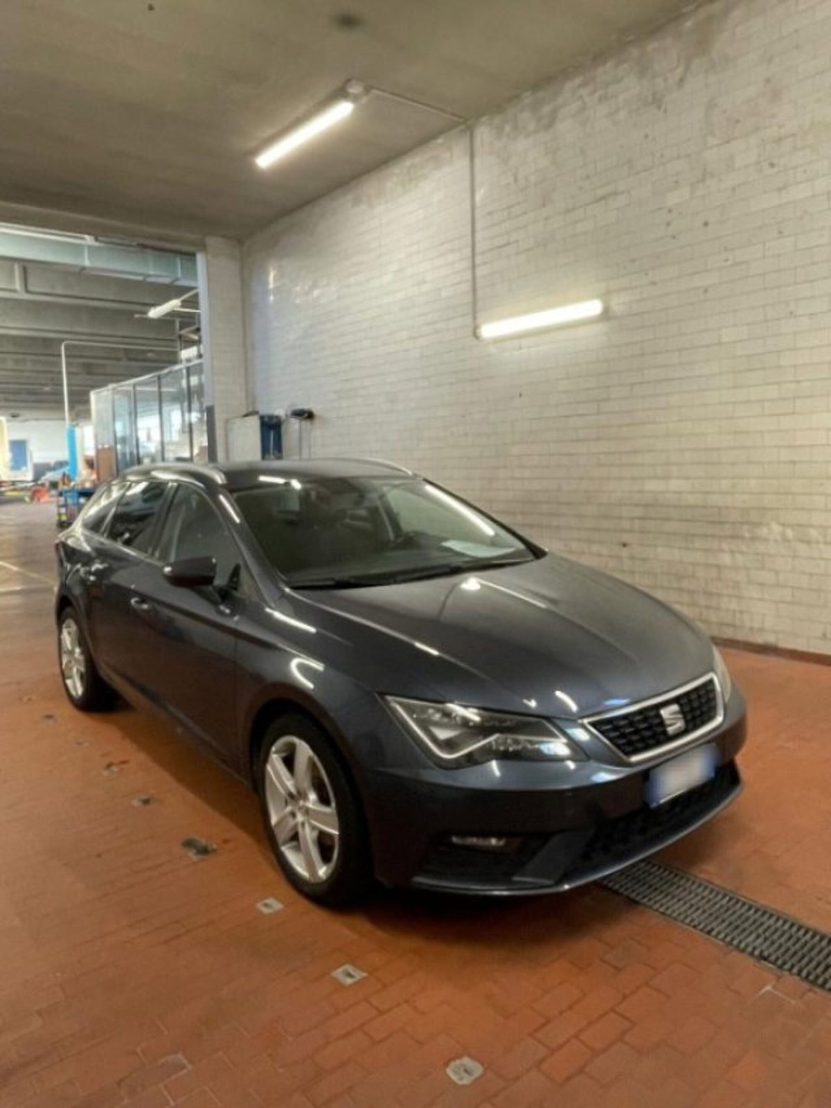 SEAT Leon ST 1.6 TDI 115 CV Business (12)