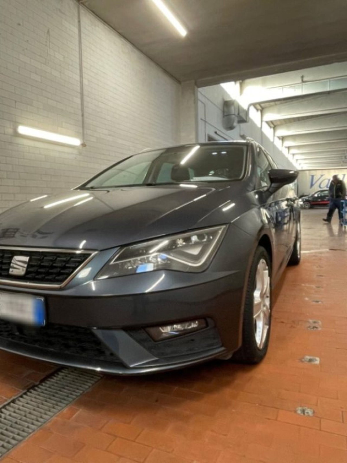 SEAT Leon ST 1.6 TDI 115 CV Business (15)