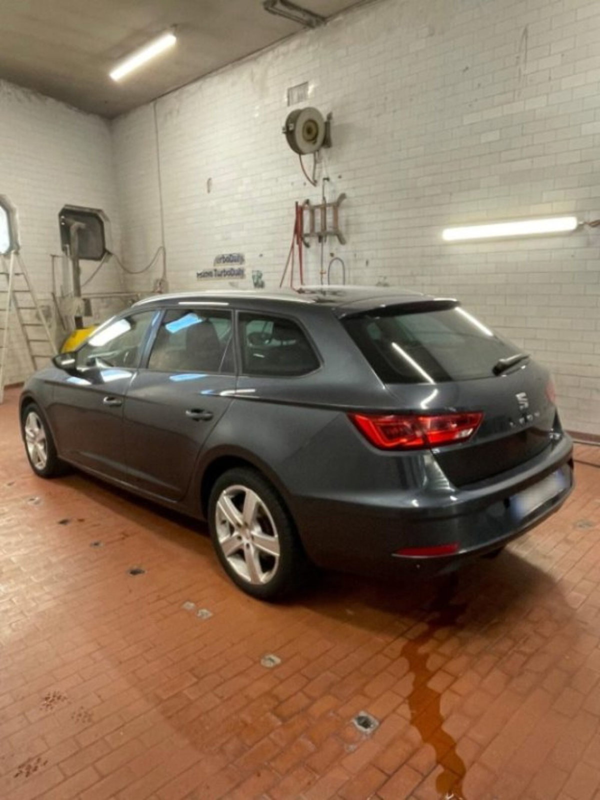 SEAT Leon ST 1.6 TDI 115 CV Business (16)