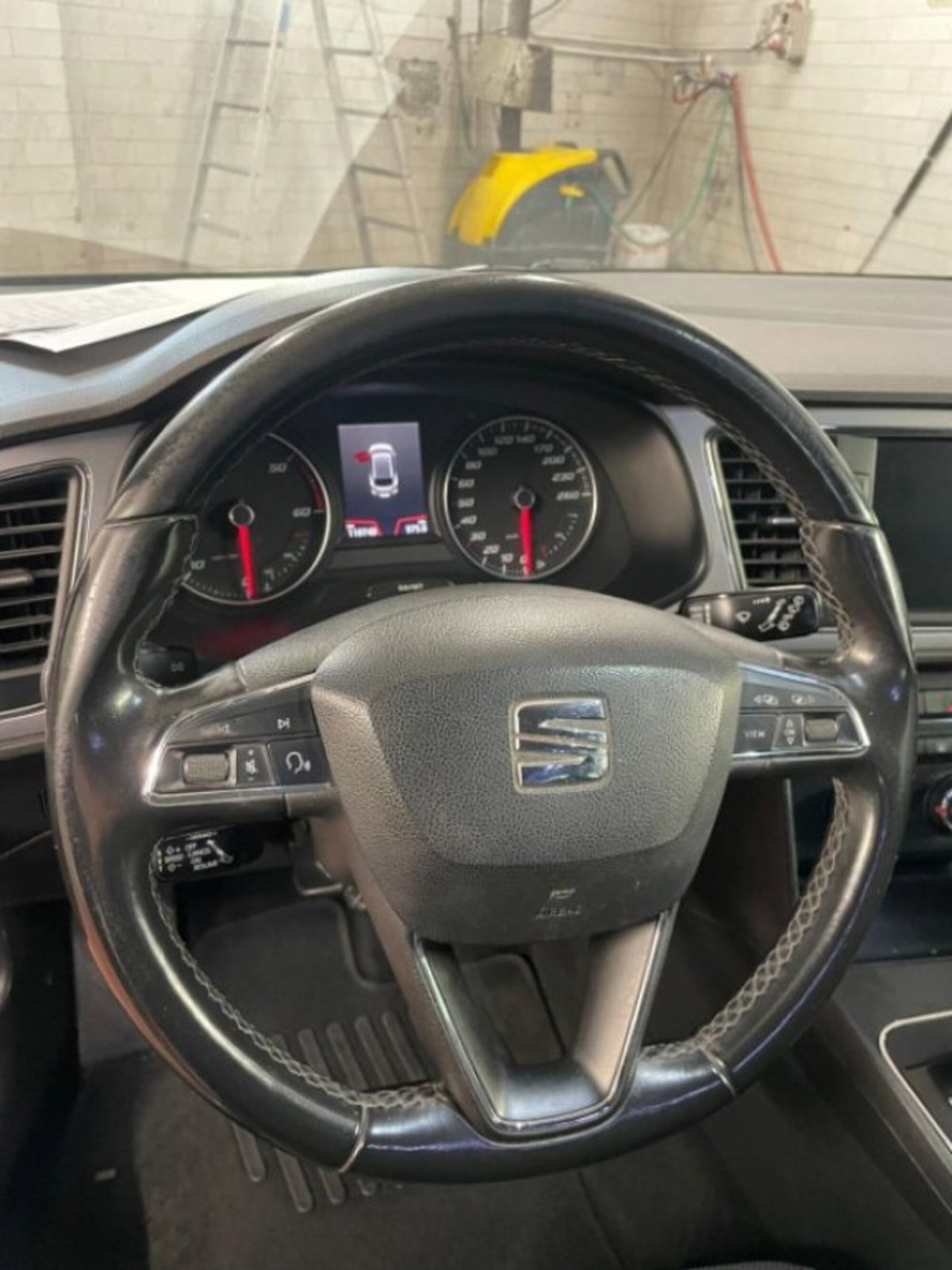 SEAT Leon ST 1.6 TDI 115 CV Business (7)