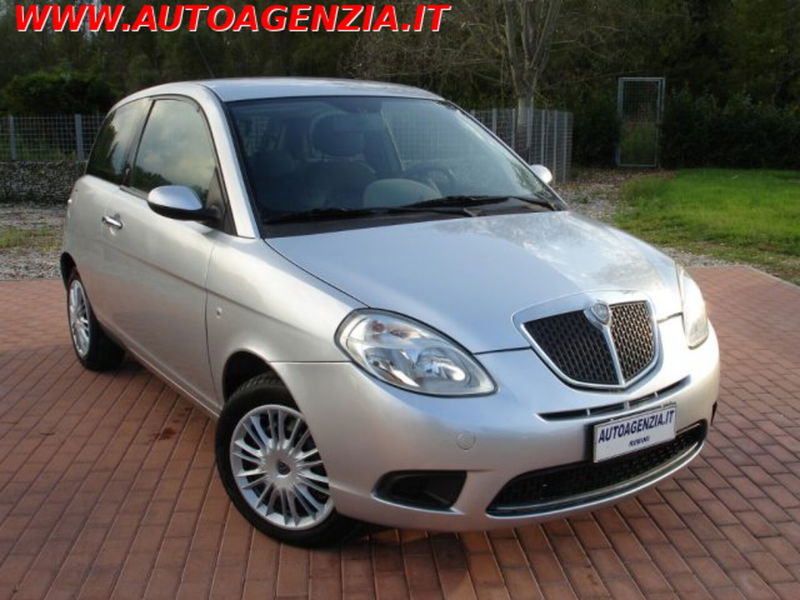Lancia Ypsilon 1.3 MJT 75 CV New Oro