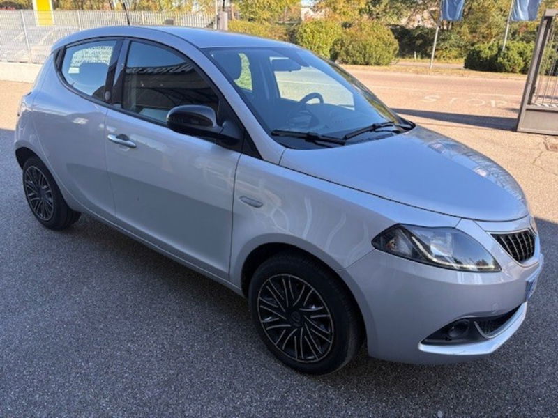 Lancia Ypsilon 1.0 FireFly 5 porte S&S Hybrid Ecochic Silver