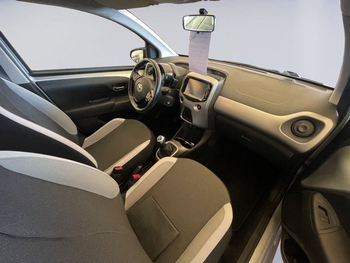 Toyota Aygo 1.0 VVT-i 69 CV 5 porte x-pure (4)