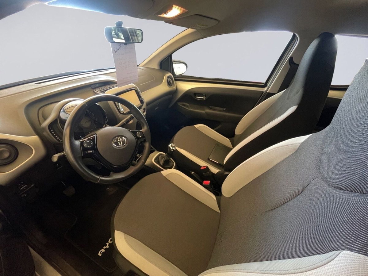 Toyota Aygo 1.0 VVT-i 69 CV 5 porte x-pure (5)
