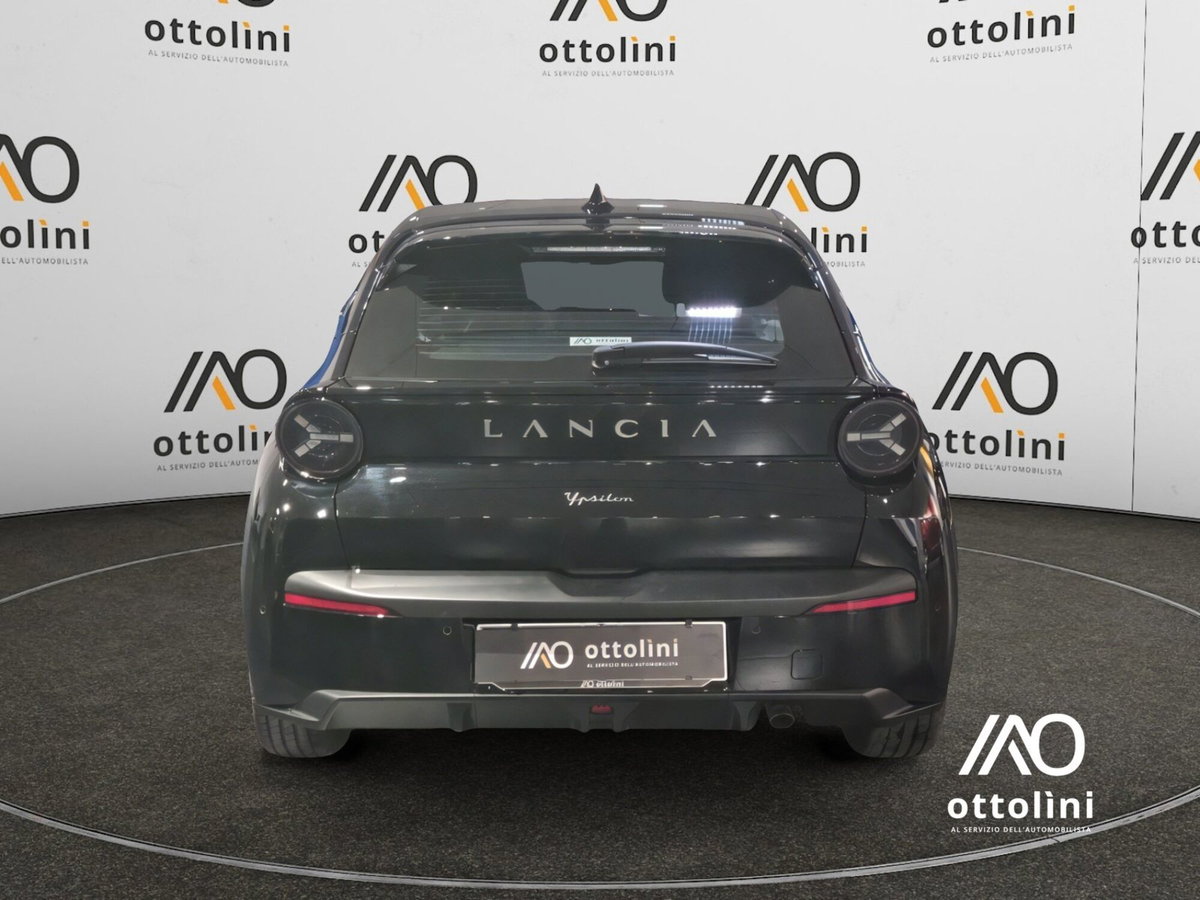 Lancia Ypsilon 1.2 mhev Edizione Cassina e-dct (5)