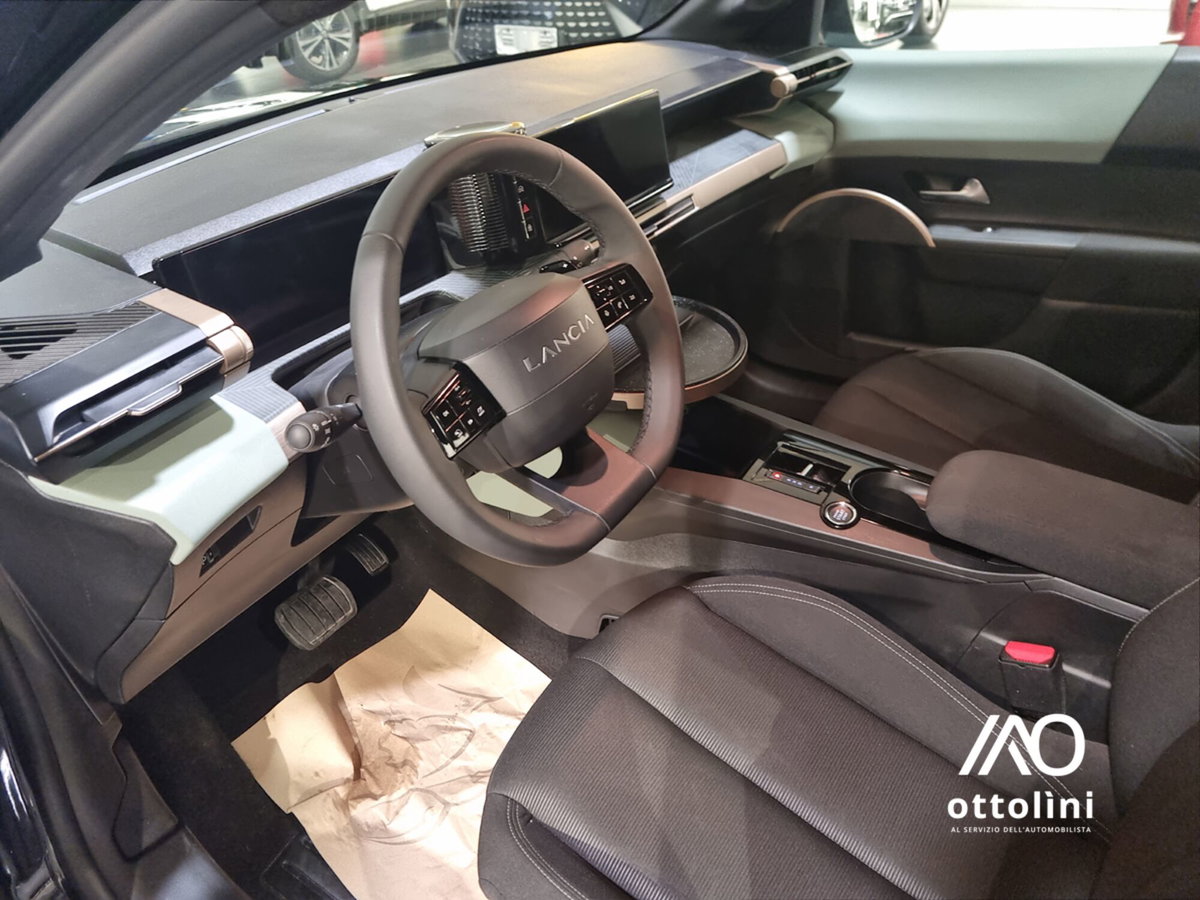 Lancia Ypsilon 1.2 mhev Edizione Cassina e-dct (6)
