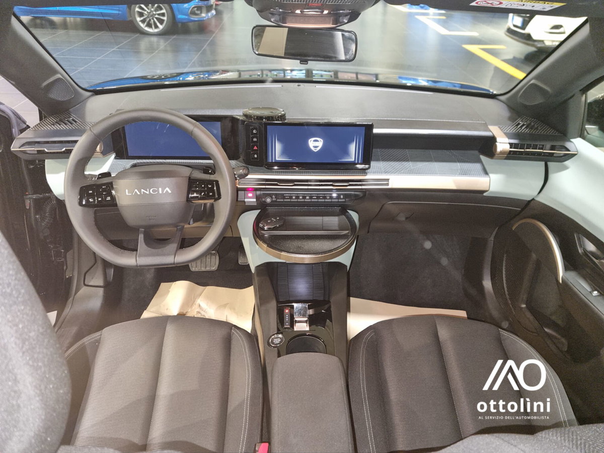 Lancia Ypsilon 1.2 mhev Edizione Cassina e-dct (7)