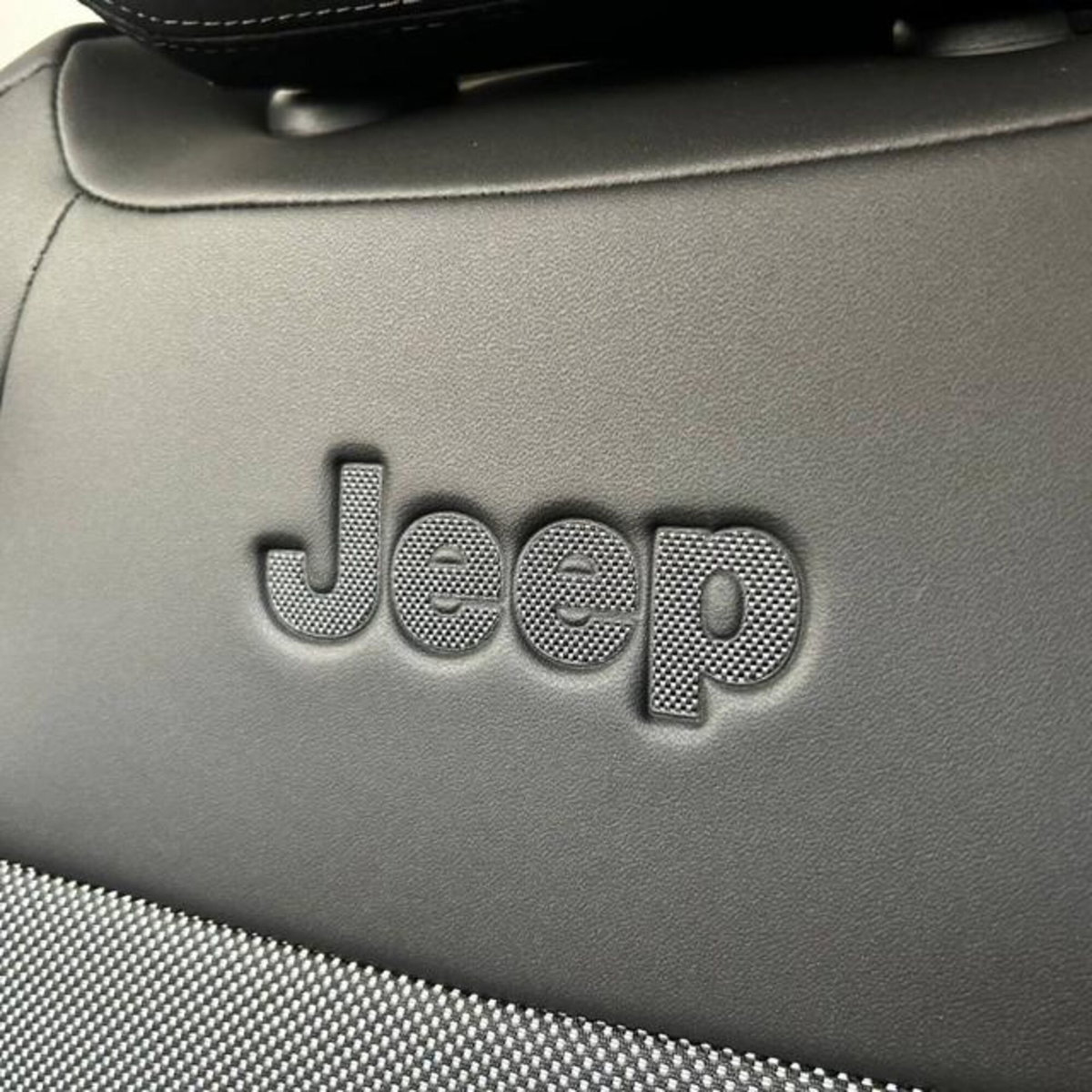 Jeep Avenger 1.2 turbo e-hybrid mhev Summit fwd 110cv edct6 (11)