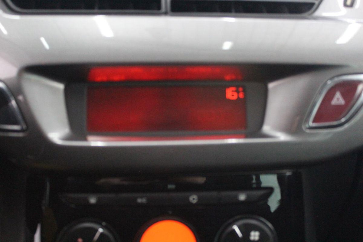 Citroen C3 1.6 HDi 90 Exclusive (13)