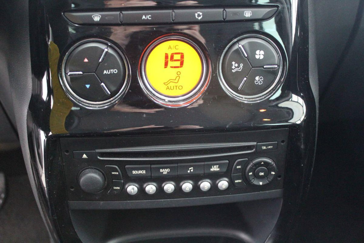 Citroen C3 1.6 HDi 90 Exclusive (14)