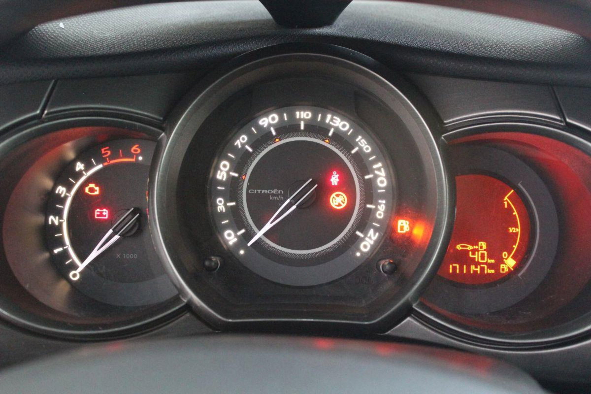 Citroen C3 1.6 HDi 90 Exclusive (9)