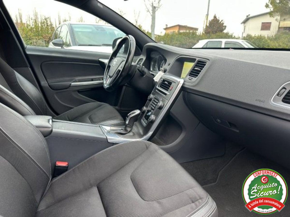 Volvo V60 Cross Country D3 Geartronic Momentum (12)