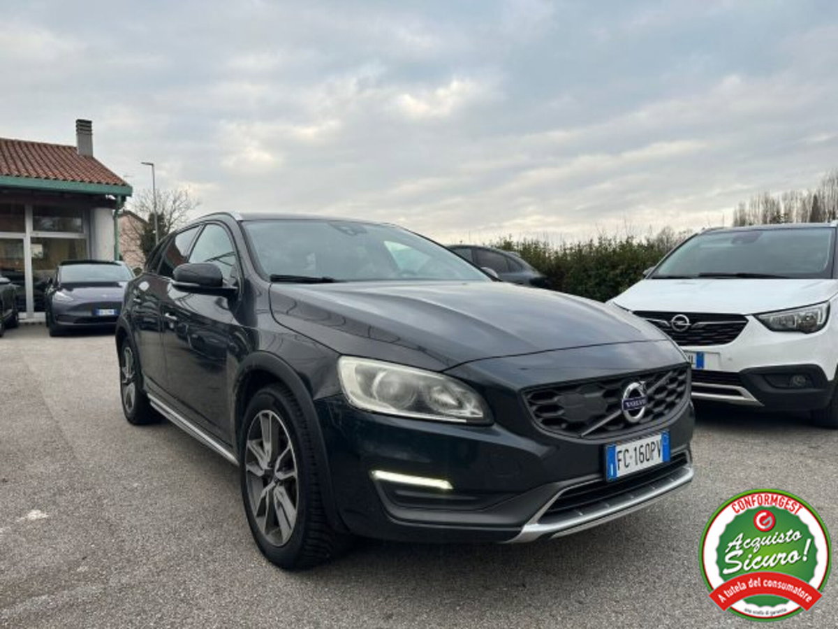 Volvo V60 Cross Country D3 Geartronic Momentum (2)