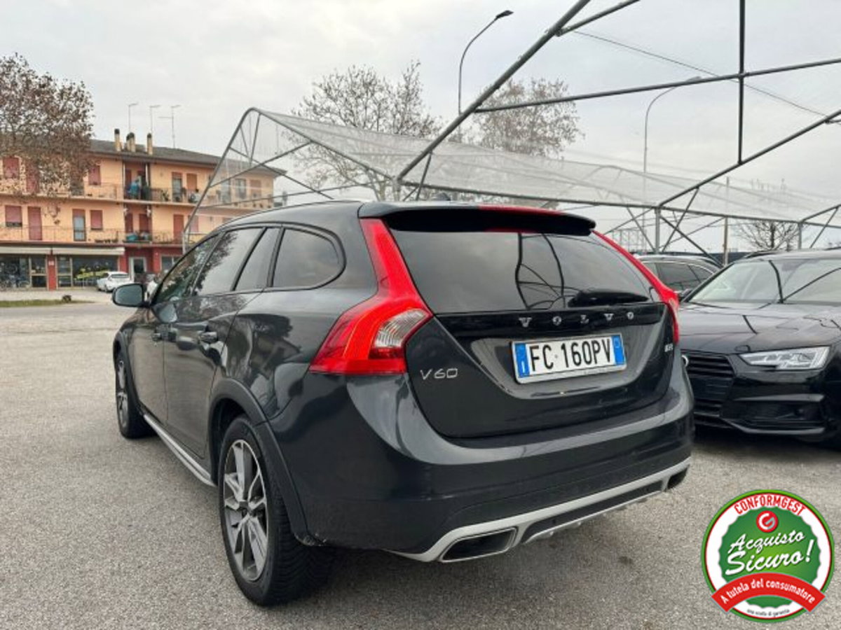 Volvo V60 Cross Country D3 Geartronic Momentum (3)