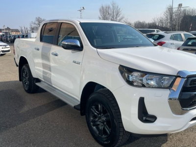 Toyota Hilux 2.8 d-4d 48V double cab Lounge auto (3)