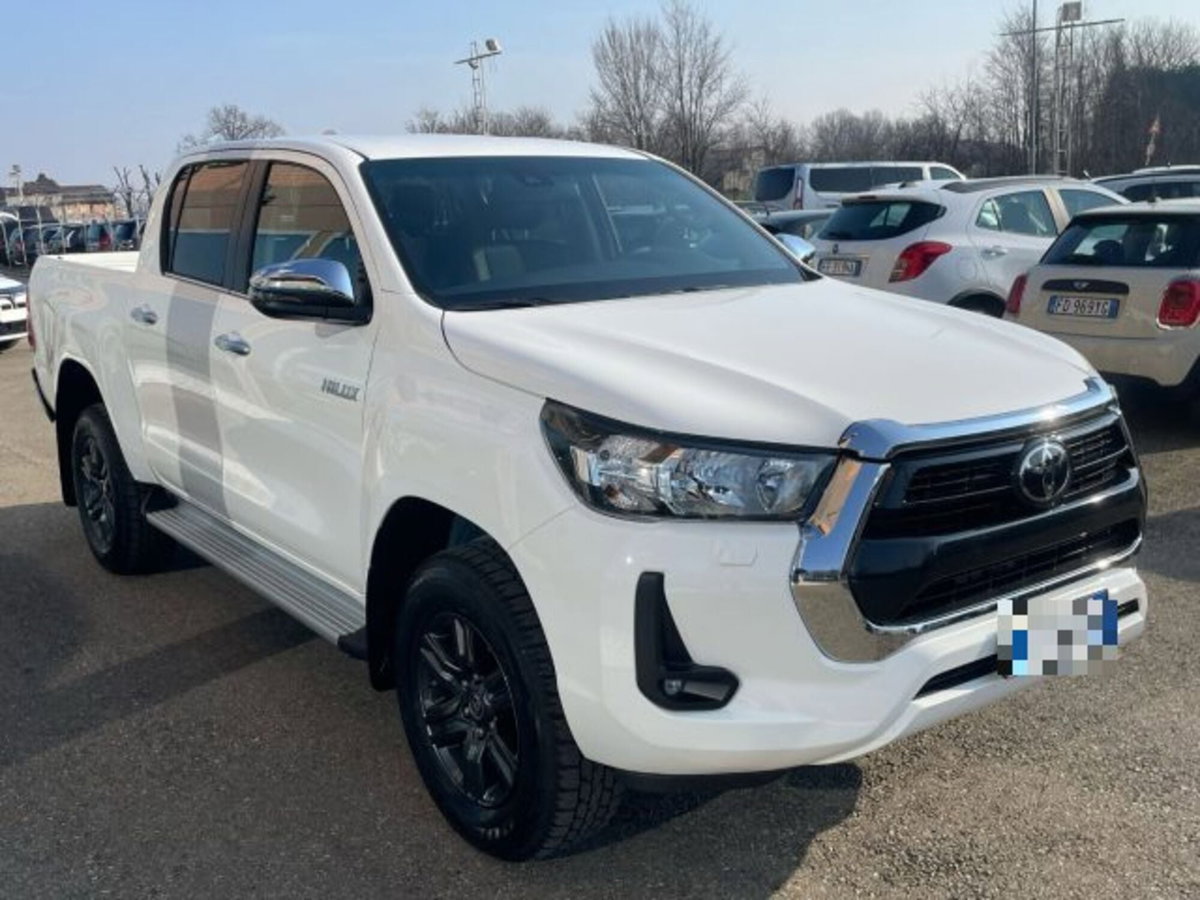 Toyota Hilux 2.8 d-4d 48V double cab Lounge auto (5)