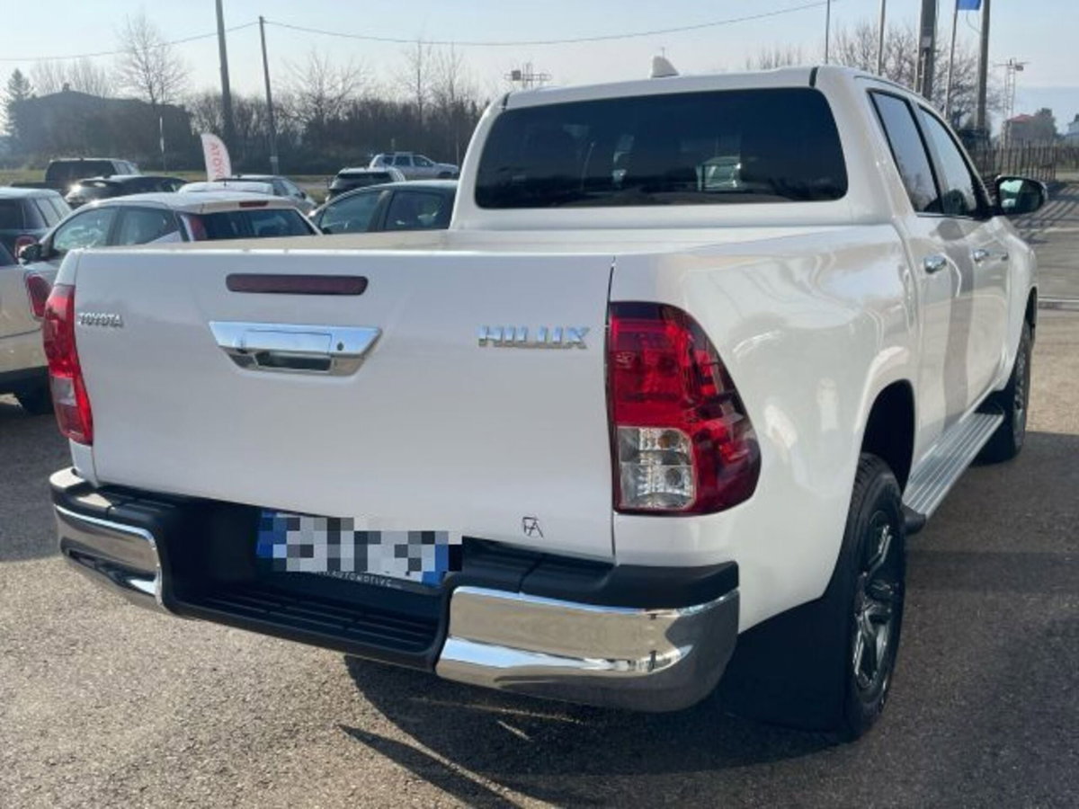 Toyota Hilux 2.8 d-4d 48V double cab Lounge auto (6)