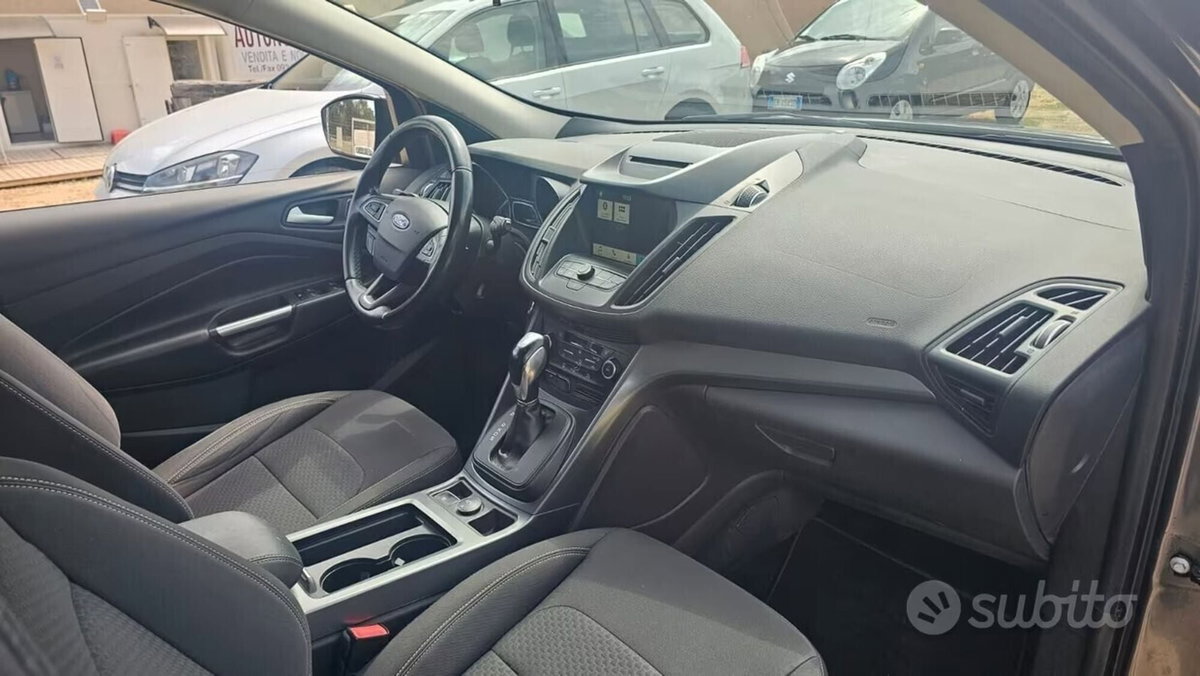 Ford Kuga 2.0 TDCI 150 CV S&S 4WD Powershift ST-Line (6)