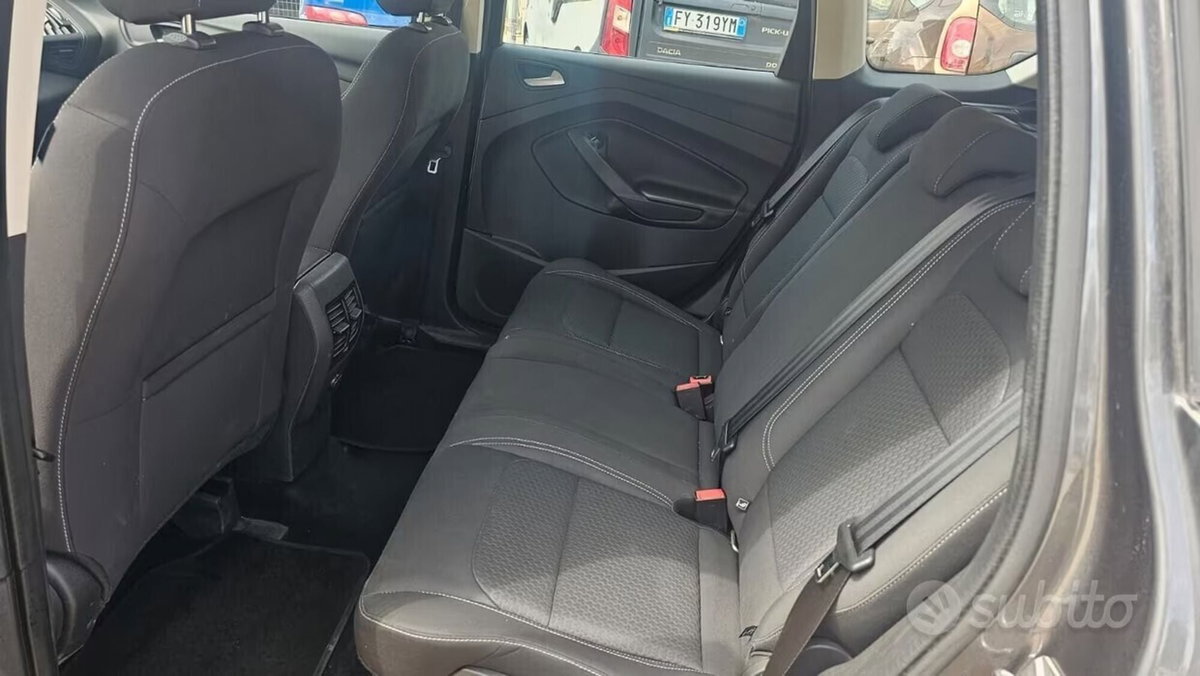 Ford Kuga 2.0 TDCI 150 CV S&S 4WD Powershift ST-Line (8)