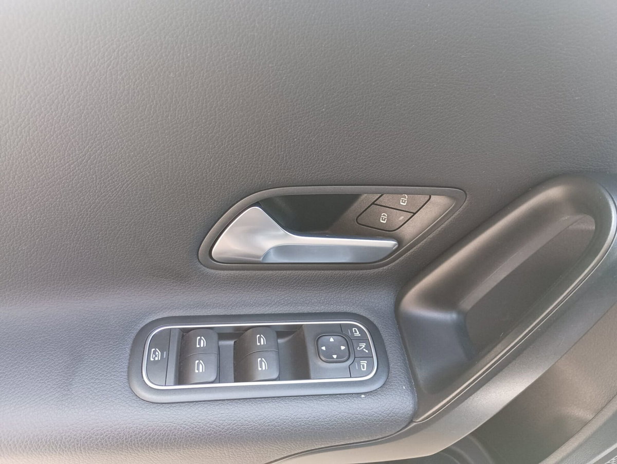 Mercedes-Benz Classe A 180 d Automatic Business (14)