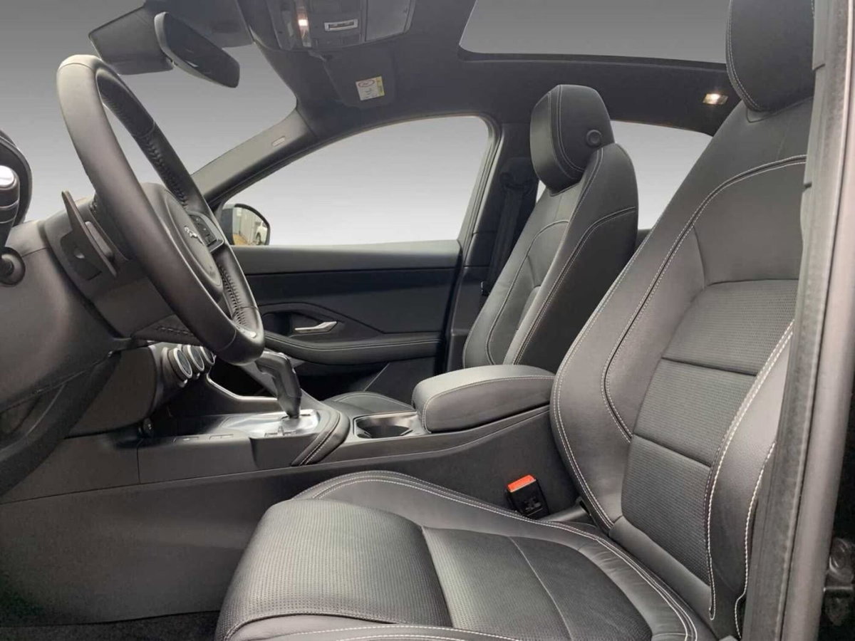 Jaguar E-Pace 2.0 AWD aut. R-Dynamic S (8)