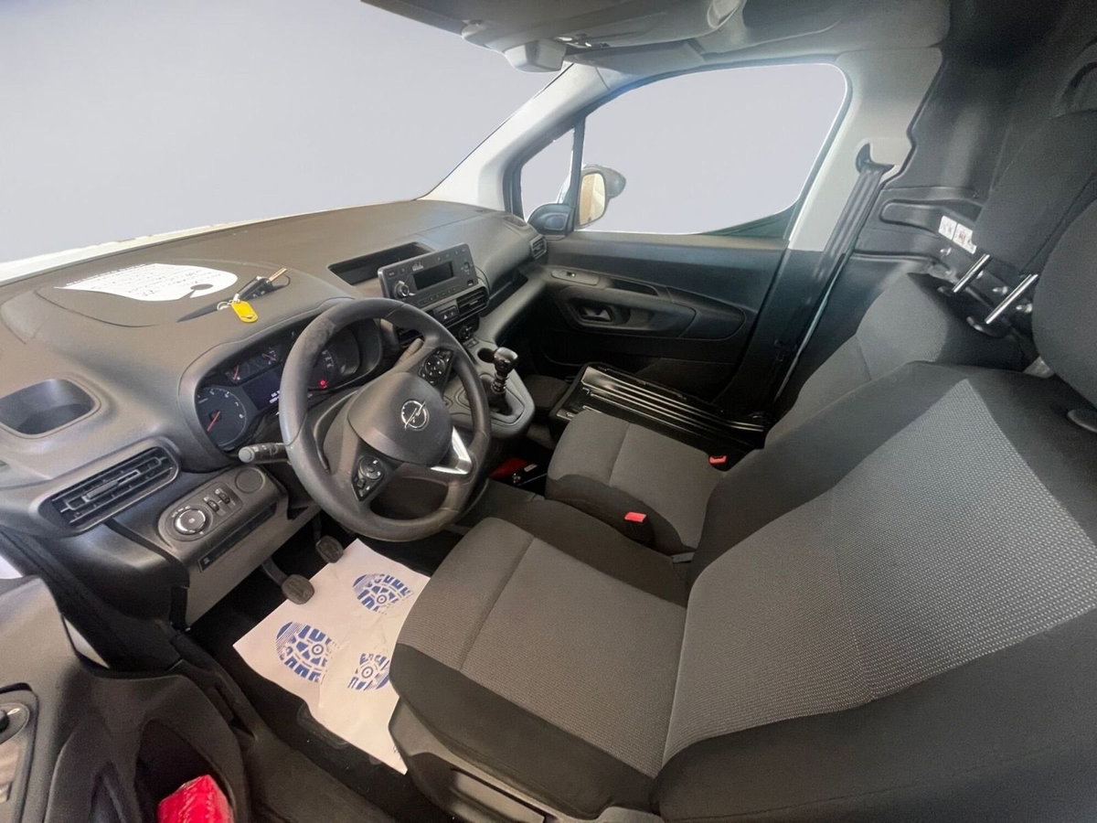 Opel Combo Furgone Cargo 1.5 Diesel 130CV S&S PL-DC 850kg Essentia (3)