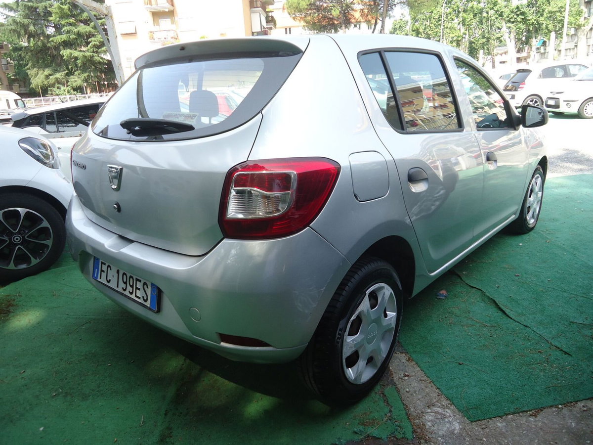 Dacia Sandero 1.5 dCi 75CV Lauréate (2)