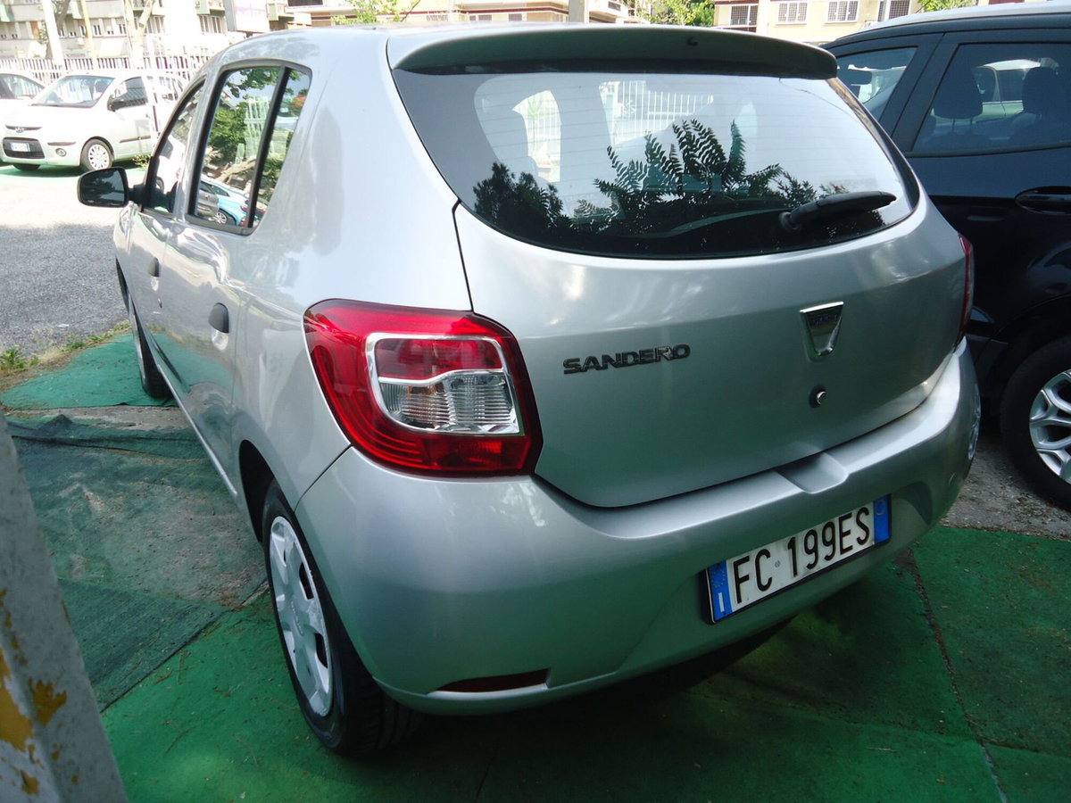 Dacia Sandero 1.5 dCi 75CV Lauréate (4)