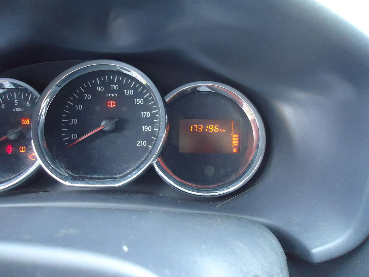 Dacia Sandero 1.5 dCi 75CV Lauréate (7)