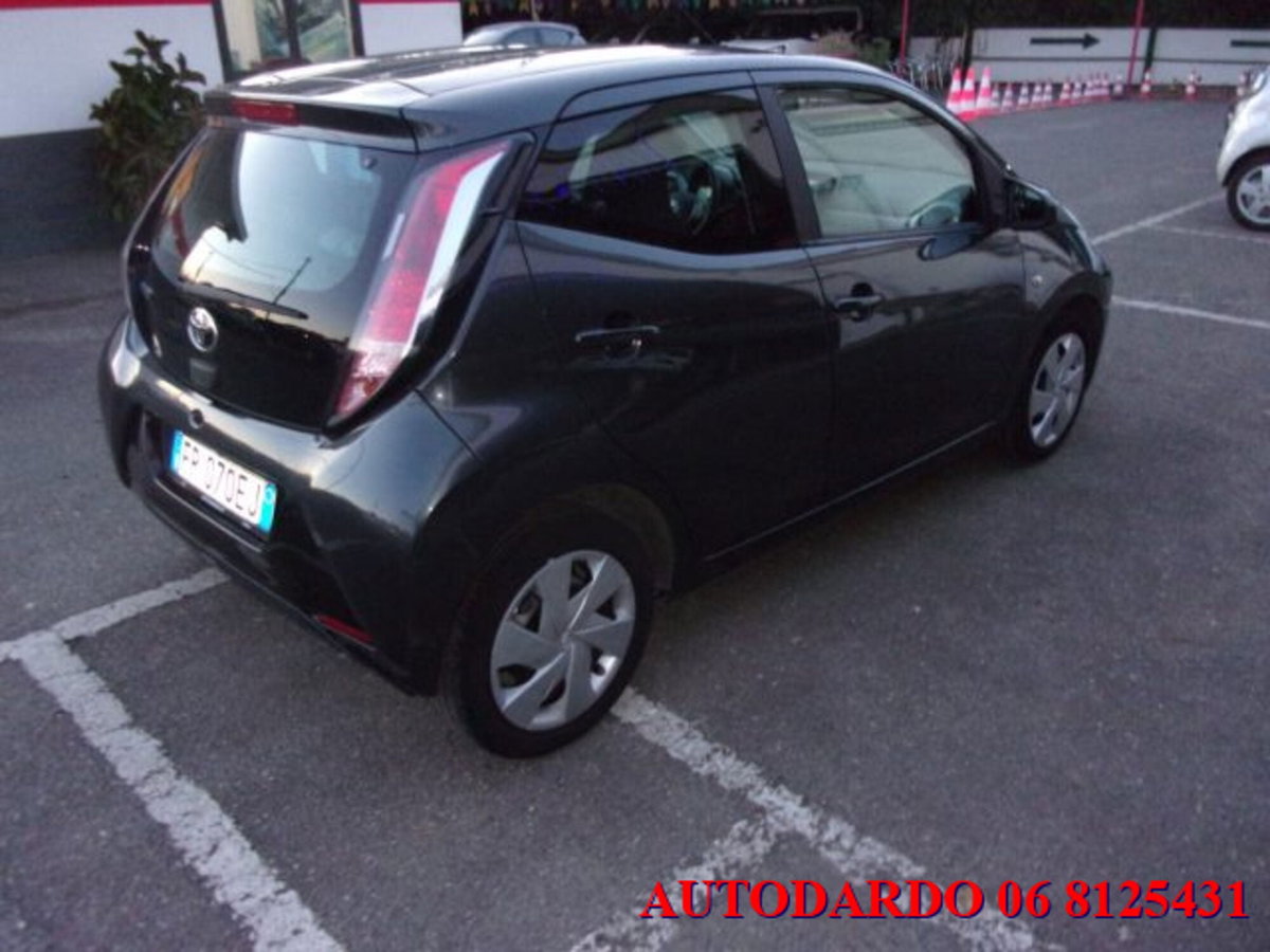 Toyota Aygo 1.0 VVT-i 69 CV 5 porte x-wave (12)