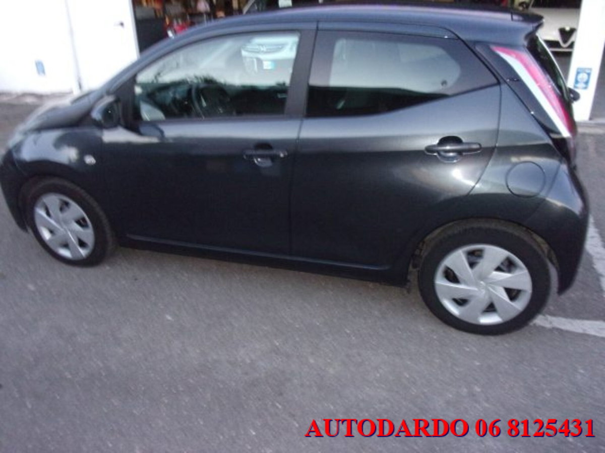 Toyota Aygo 1.0 VVT-i 69 CV 5 porte x-wave (14)