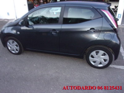 Toyota Aygo 1.0 VVT-i 69 CV 5 porte x-pure (14)
